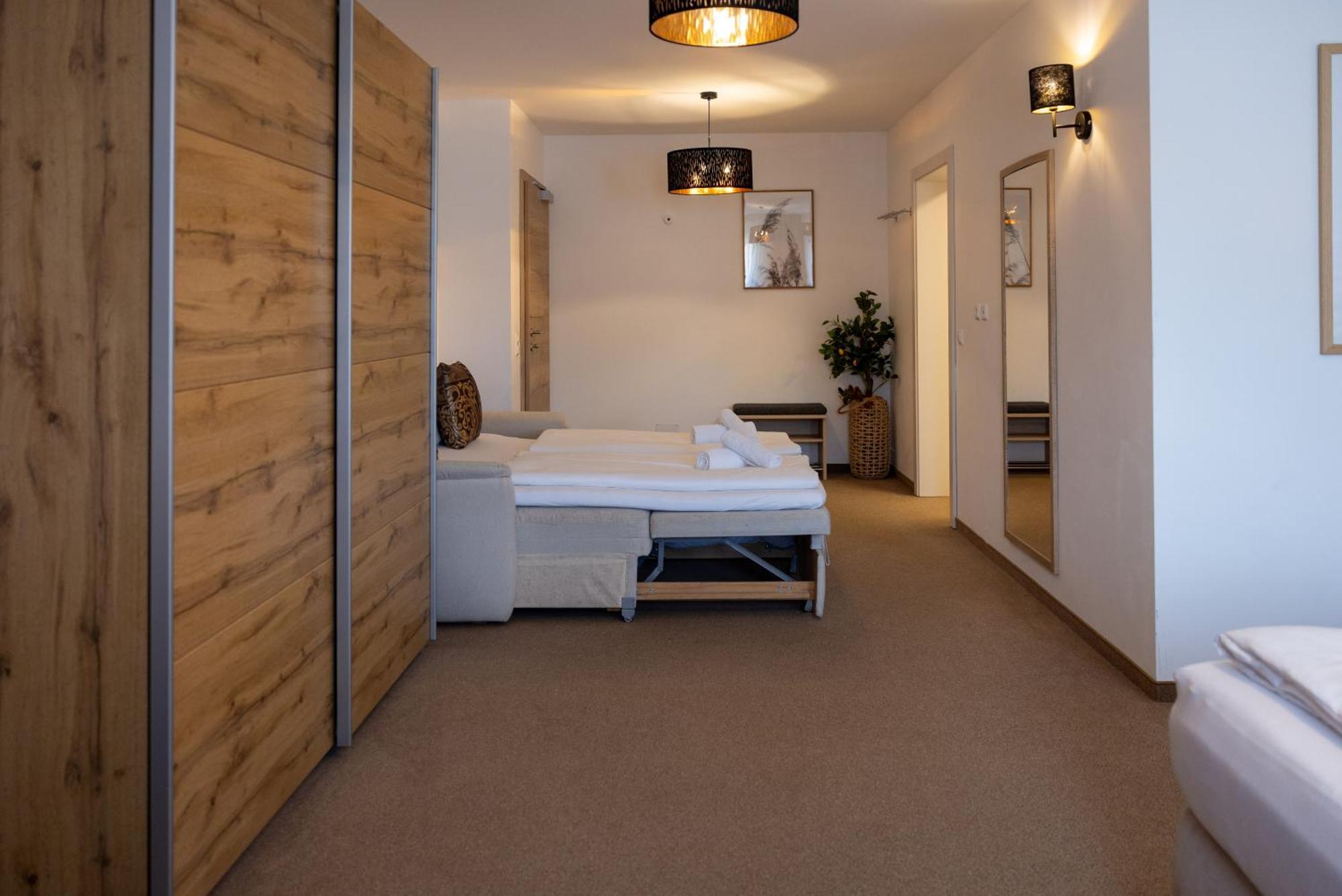 Deluxe Family Room