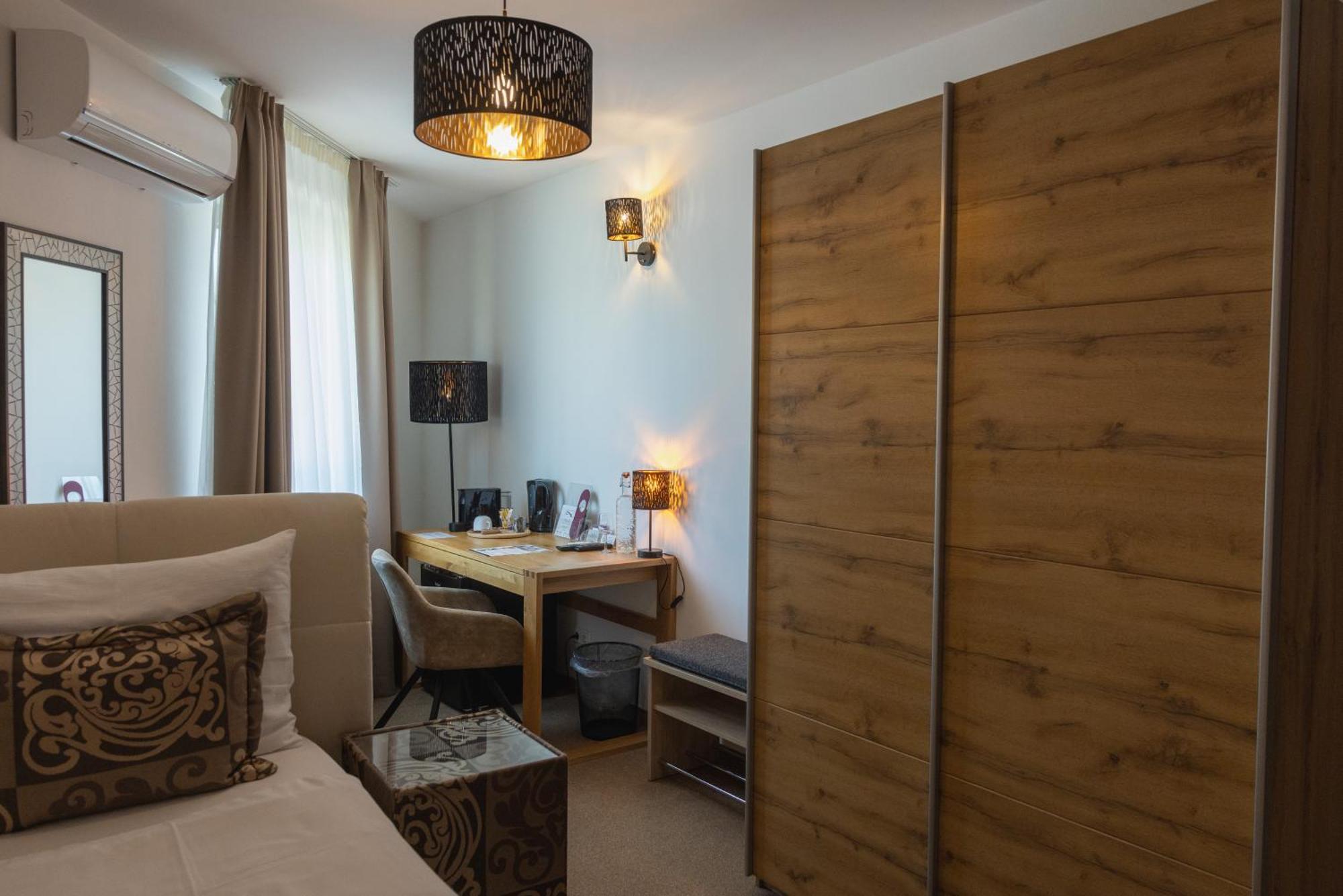 Deluxe Single Room