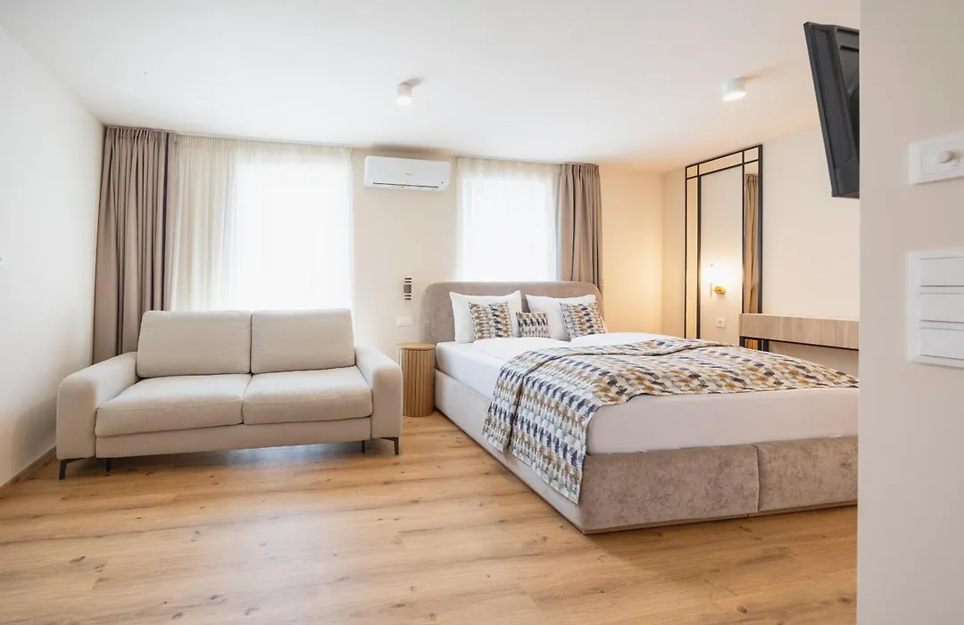 Casa Plus - Rooms & Apartments-1
